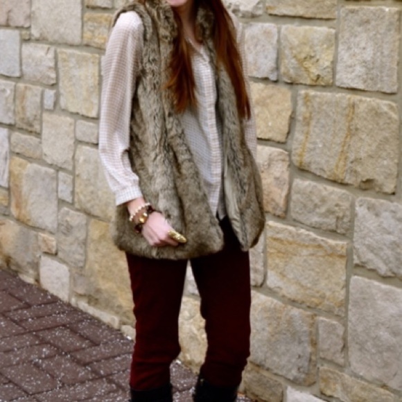 Banana Republic Jackets & Blazers - Banana Republic Small Faux Fur Vest